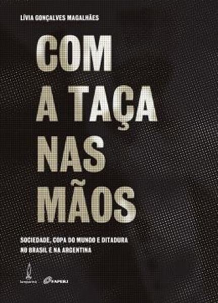 Picture of COM A TACA NAS MAOS